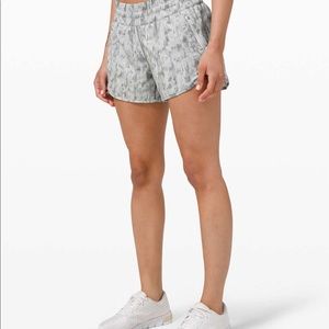 Lululemon Tracker 4” LR Lined Short City Breeze Alpine